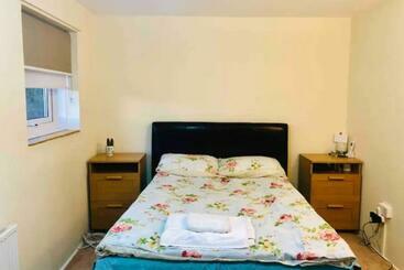펜션 Private Room 4 5 Minutes Drive To Luton Airport