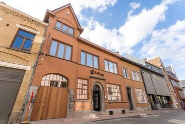 Отель Guesthouse De La Paix