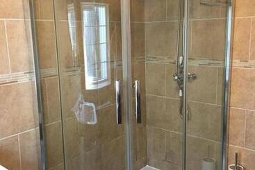 آپارتمان‌های توریست‌ها Beautiful Ancient Stone Cottage, Local Walks & Pub!