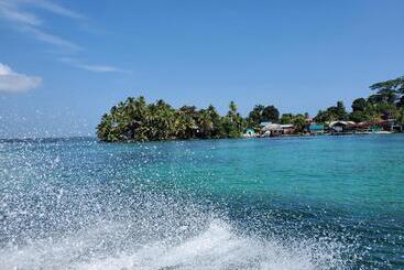 هاستل Bastimentos Hill Guest House