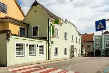 ベッドアンドブレックファースト Grüner Baum Wachau   Retro Frühstückspension