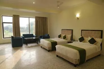 هتل Gautam S And Resort