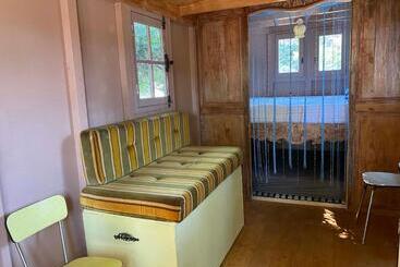 בית מלון כפרי Les Roulottes De Bayama Logement Insolite Avec Jacuzzi