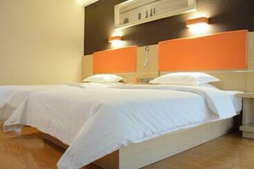 בית מלון כפרי 7days Premium·laiwu Yingmu Street Credit Building Store