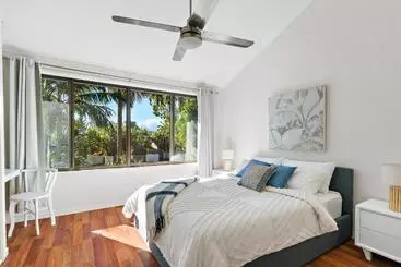 Ferienwohnungen Stylish Townhouse, Private Courtyard Walk To Beach