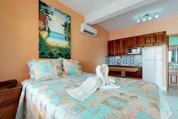 هتل Caribbean Lily @ Caribe Island