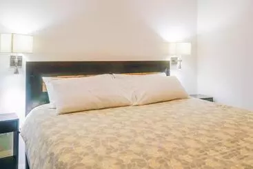هتل Makara Toucan Suite / 2nd Floor