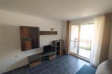 پانسیون Limani Guest House