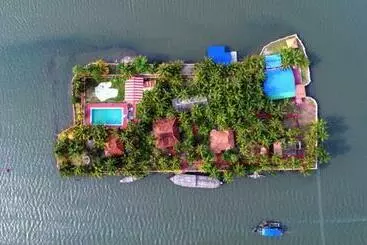 Resort Regant Lake Village, Kollam