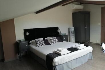 تختخواب و صبحانه La Villa Carcassonne, Cité 8 Min à Pieds, Clim, Piscine, Full Wifi, Borne 7,5kw, Vélo élect, Parking