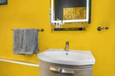 Жильё для туристов Moriarty S Mess