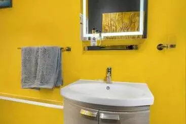 ツーリストアパートメント Moriarty S Mess