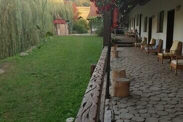 פנסיון Vila Sura Razoare