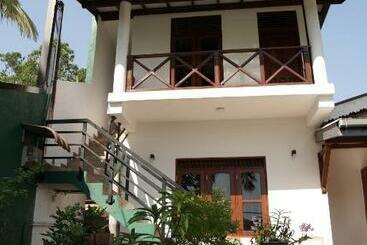 Hotel Surf Nest Hiriketiya