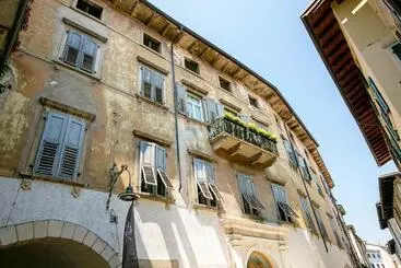 Apartamenty turystyczne Arco Rocks Apartments Happy Rentals