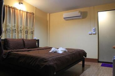 Pensão เฮือนกว่าง