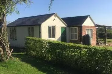 Turistihuoneistot The Gin Palace With Cozy Logburner