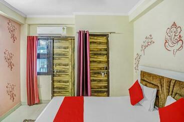 Otel Oyo 86348  Crossing Republik