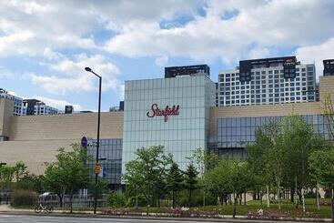 آپارتمانهای توریستها Iriru Luxury Hanok Stay Eunpyung Hanok Village