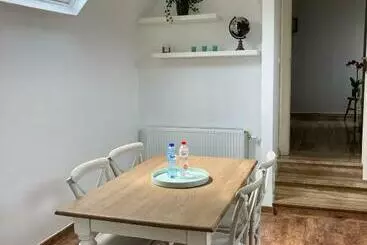Turistihuoneistot Rustig Appartement In Het Groen Met Terras