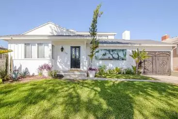 ツーリストアパートメント The Simply Luxe Home In The City Of Champions With Fire Pit & Large Backyard 5bd 3bth 10 Minutes To