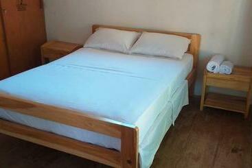 پانسیون Casa Serrano   Callejón De Don Blas 4 Hab Cañaguate