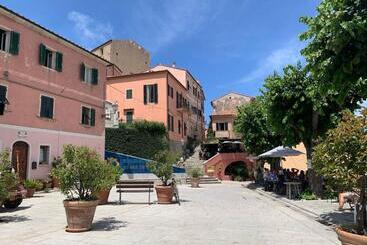 آپارتمانهای توریستها Dream House, 80m2, Fresco Painting On The Vault