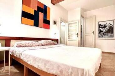 관광객 아파트 Dream House, 80m2, Fresco Painting On The Vault