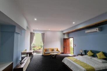 Hotel Vạn Huệ Homestay Bình Dương