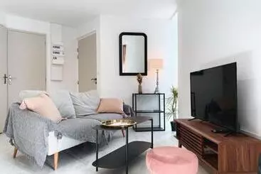 ツーリストアパートメント La Source   Spacieux T2 Au Coeur Du Village, à 5min Des Plages