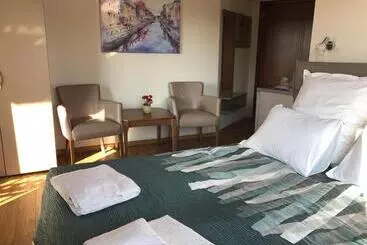 پانسیون Breeze Guest House
