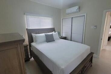 آپارتمان‌های توریست‌ها Scenic Ocean View Home