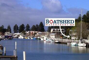 The Boatshed Waterfront B&b