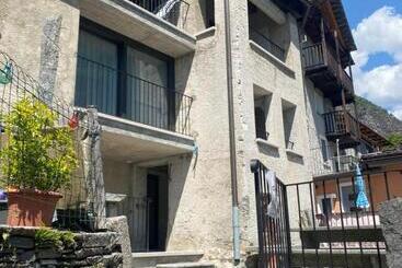 Turistihuoneistot Casa Lele   Luna