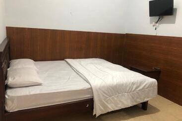 Hotell Anind Guest House Near Museum Angkut Batu Redpartner