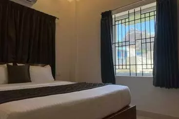 Le Hotel Host
