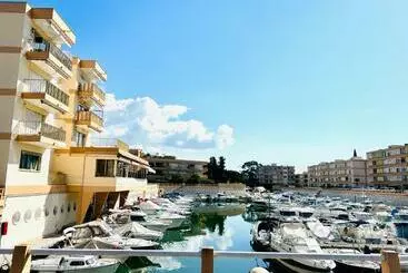 Turistihuoneistot Marco Polo   Studio Neuf Avec Parking & Piscines