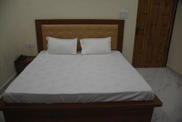 פנסיון Guru Kripa Garden