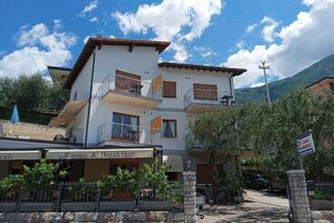 Отель B&b Casa Gabriele