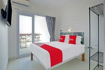 ホテル Oyo 90814 Bali Day