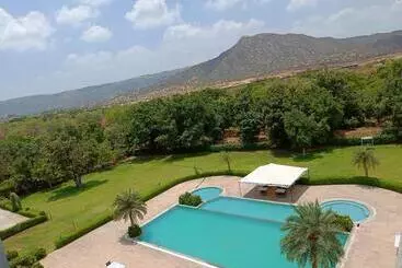 ホテル Savitri Resort