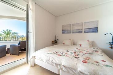Turistihuoneistot Amazing Golf Views Apartment   An1423lt