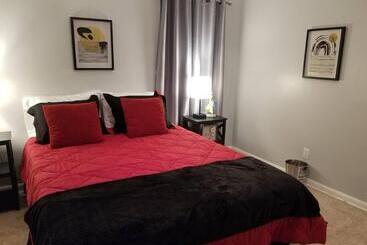 Turist apartmanları Newentire Home In Rose Districtdineshopfun