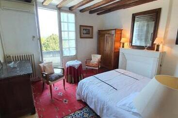 ベッドアンドブレックファースト Le Presbytère De La Cite Royale De Loches