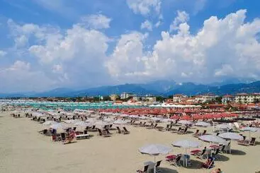 Tourist flats Casa Lidia 900m From Sea   Happy Rentals
