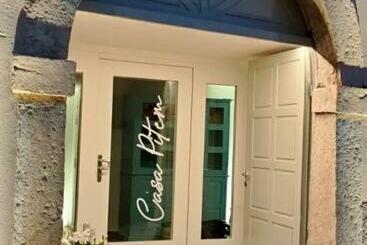 تختخواب و صبحانه Casa Pitem