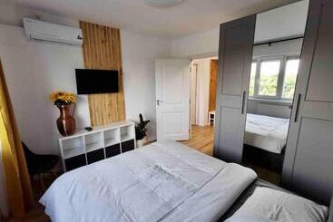 游客公寓 Lovely 3 Bedroom Apartment In The City Center
