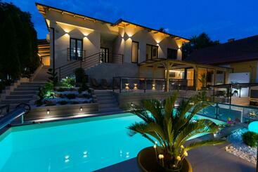 ペンション Mintamókus Vendégház