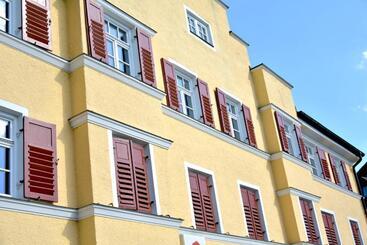 Turistlägenheter White Midsommar   Stilvolle Wohnung, 3 Schlafzimmer, Wohnzimmer, Küche