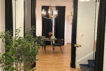 Bed and Breakfast La Maison De Reina